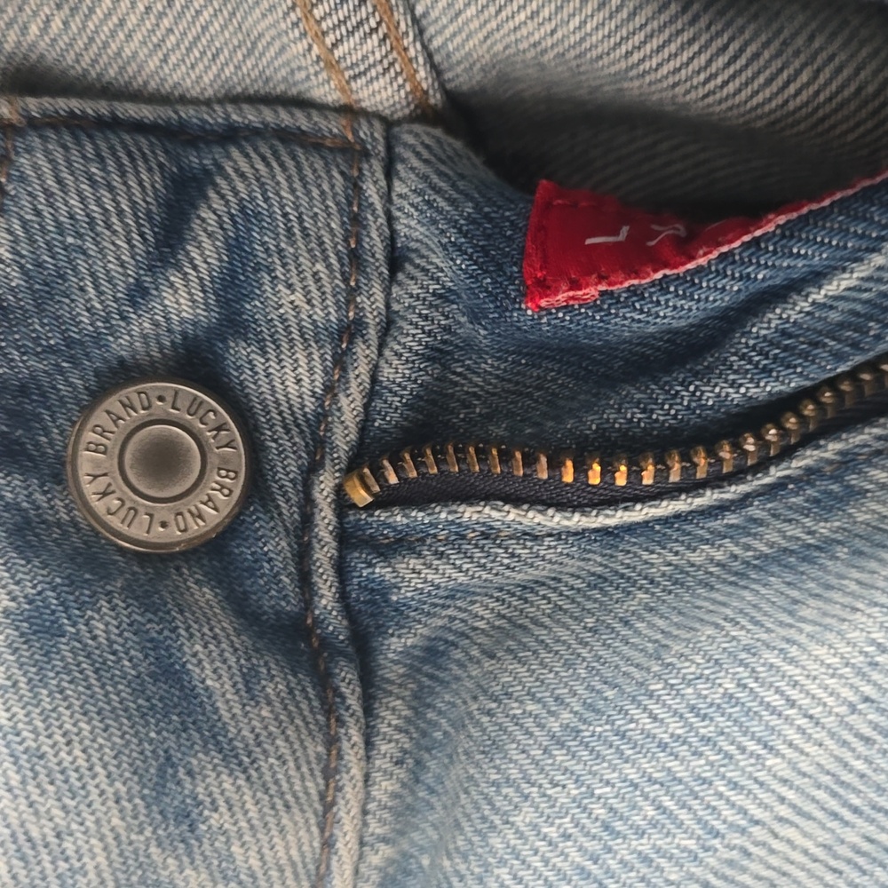 Lucky Brand High Waste Wide Leg Light Wash Jeans - Picture 6 of 9